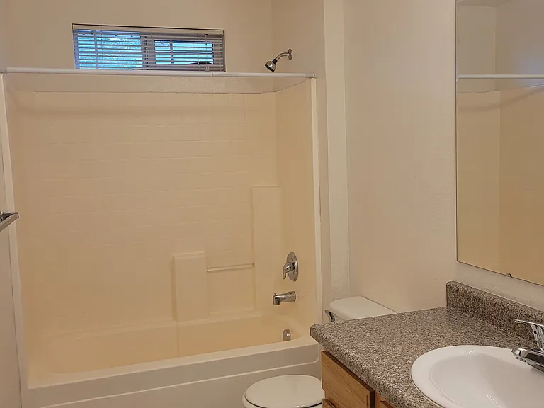1805 E Overland Rd — Photo 8
