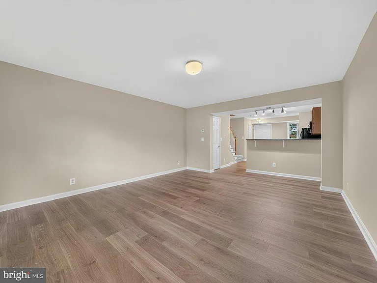 1201 N Van Dorn St — Photo 17