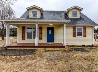 85 N Lake Dr, Leslie, MO 63056