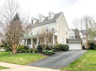 25292 Ripleys Field Dr, Chantilly, VA 20152