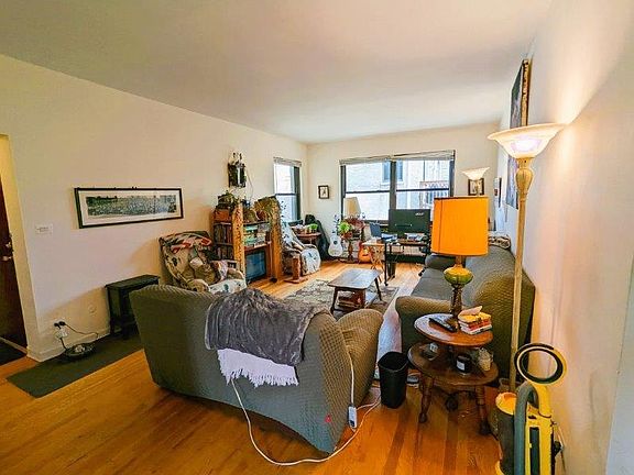 3rd image of 1300 W Farwell Ave #3R