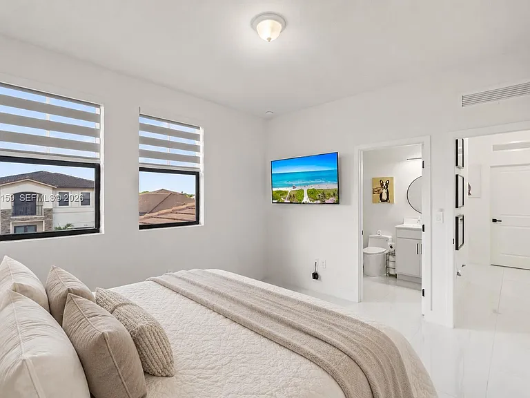 14747 SW 38th Ter — Photo 31