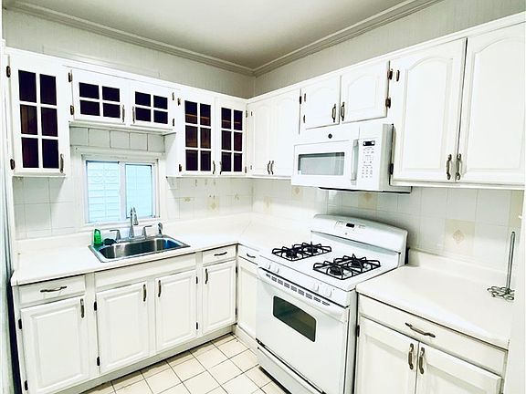 3rd image of 312 Duncan Ave Floor 1