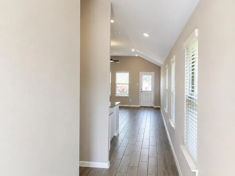117 Woods Edge Ln — Photo 16