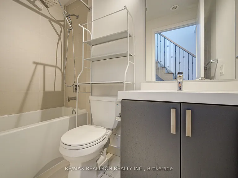 1050 Portage Pkwy #Townhouse 33 — Photo 30
