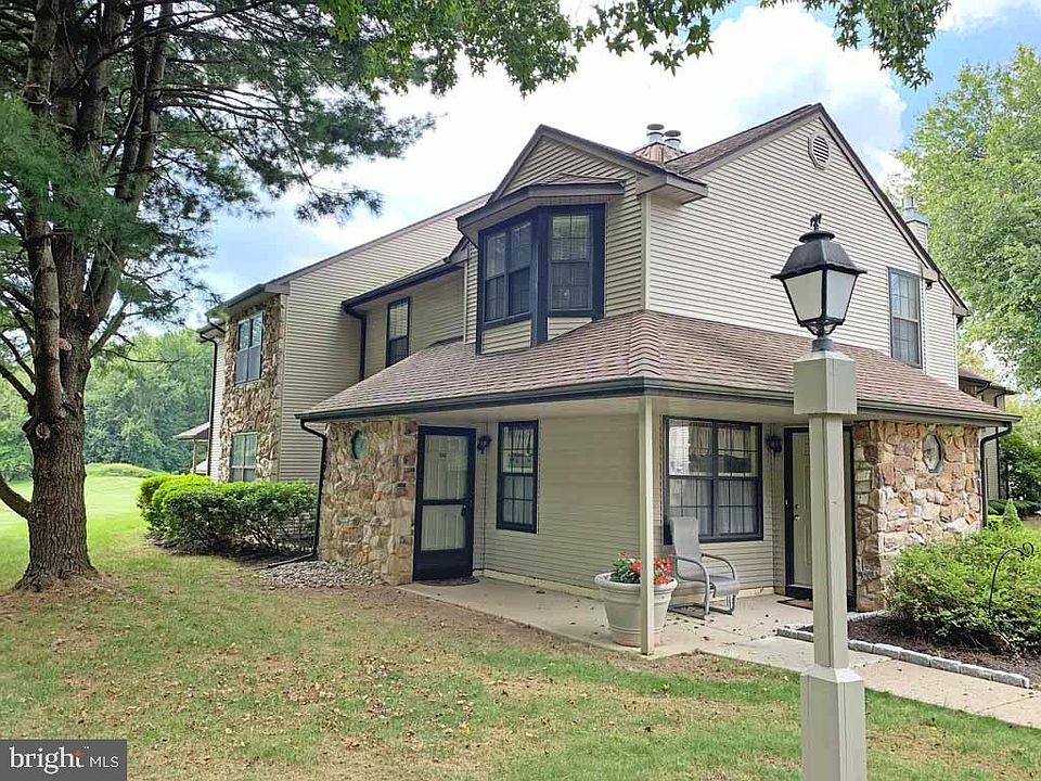 1st image of 302 Sassafras Ct