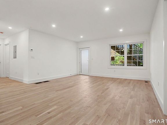 4th image of 8 Benson Rd #1