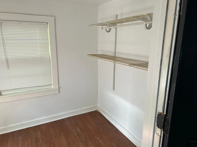 913 Longino St — Photo 15