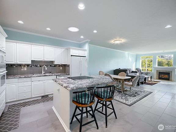 4th image of 1526 135th Street E
