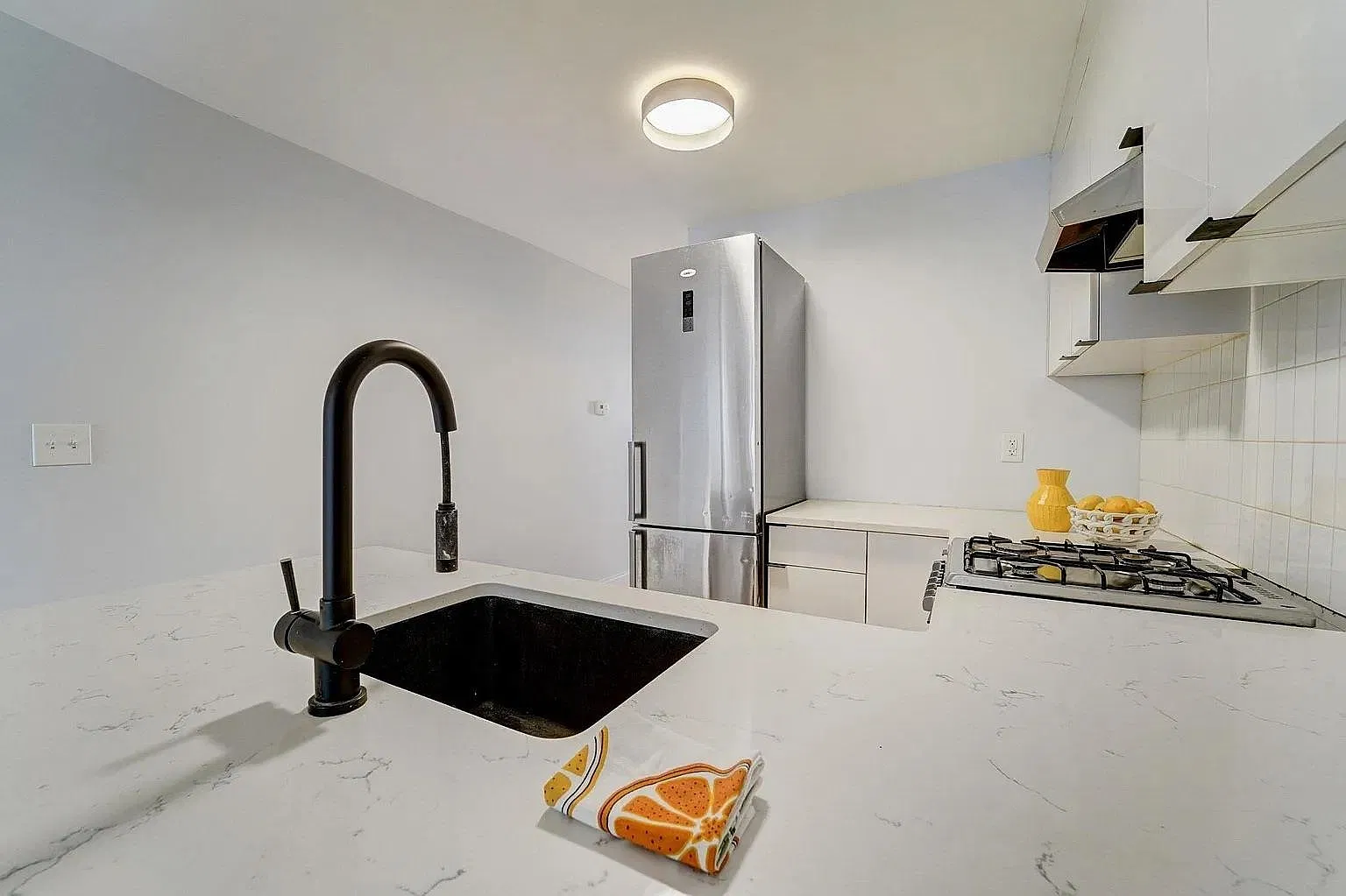 2 bed, 1.0 bath, 617 sqft, $2,375 — Photo 4
