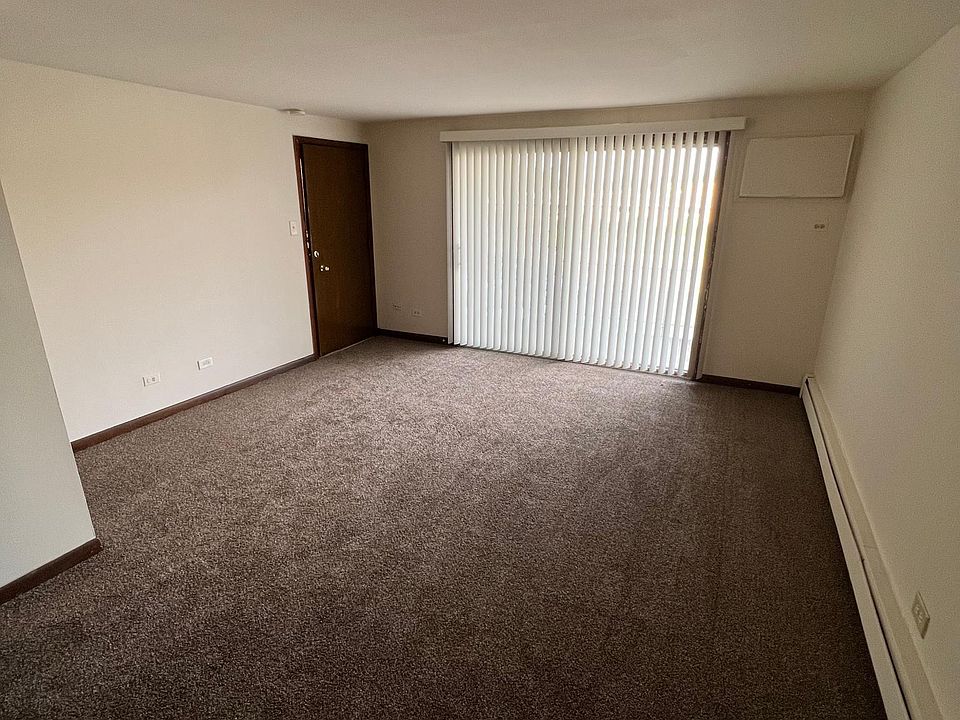 1st image of 557 Wentworth Ave #2N