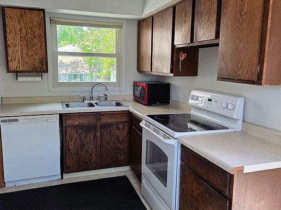 3rd image of 4216 Van Buren St NE