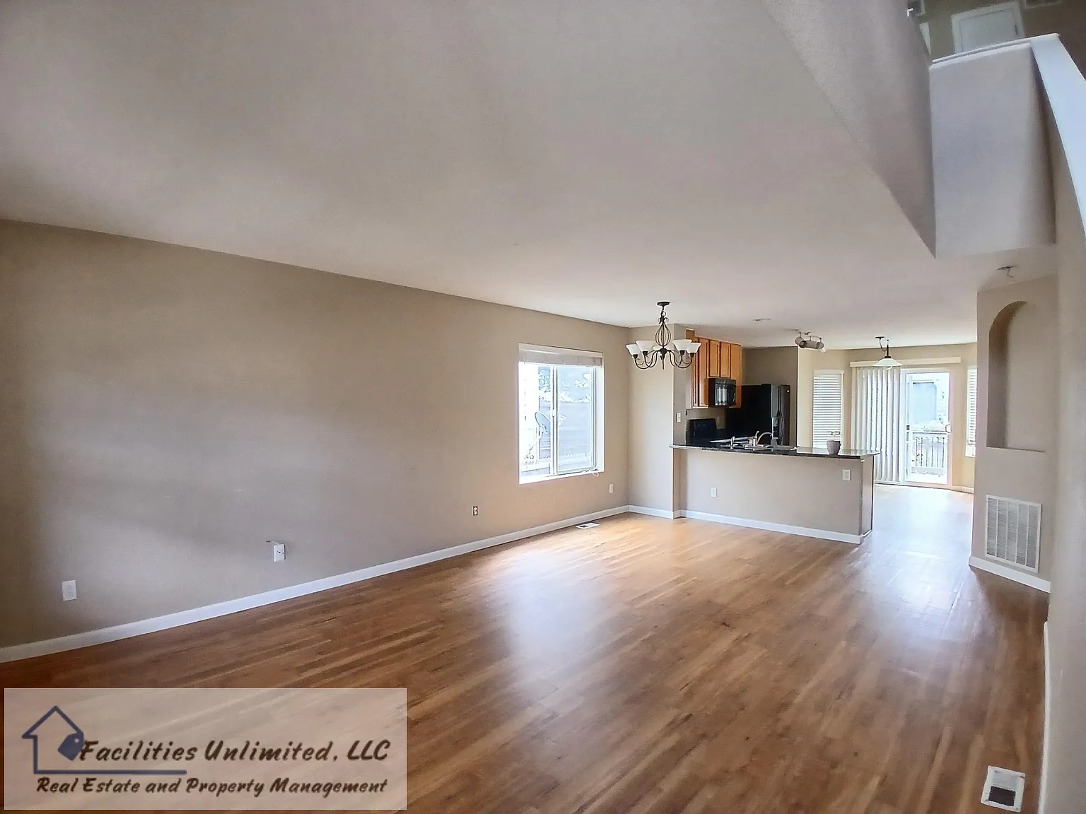 3 bed, 2.5 bath, 2069 sqft, $2,495 — Photo 2