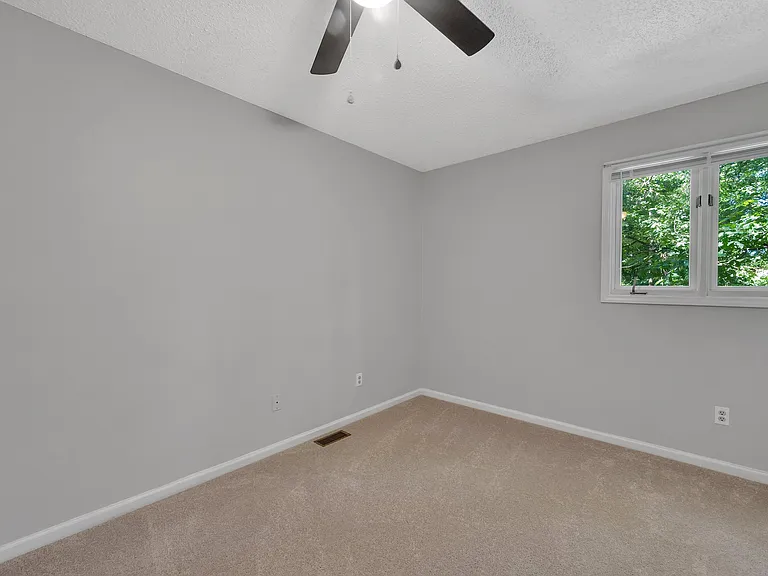 Knollwood Ct — Photo 5