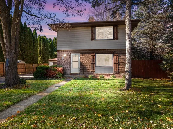 133 Judge DRIVE #137, Saukville, WI 53080