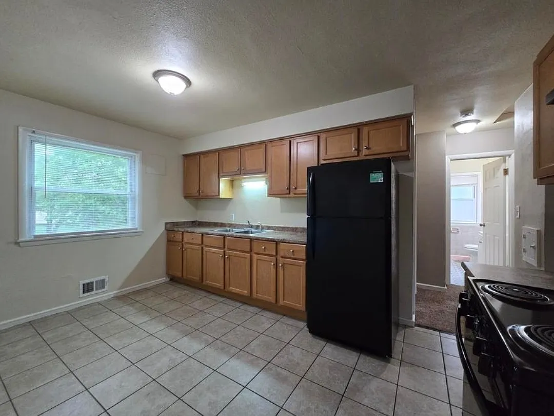 2 bed, 900 sqft, $1,200 — Photo 3