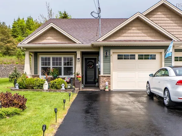 12 Edward Dr, West Hants, NS B0N 2T0