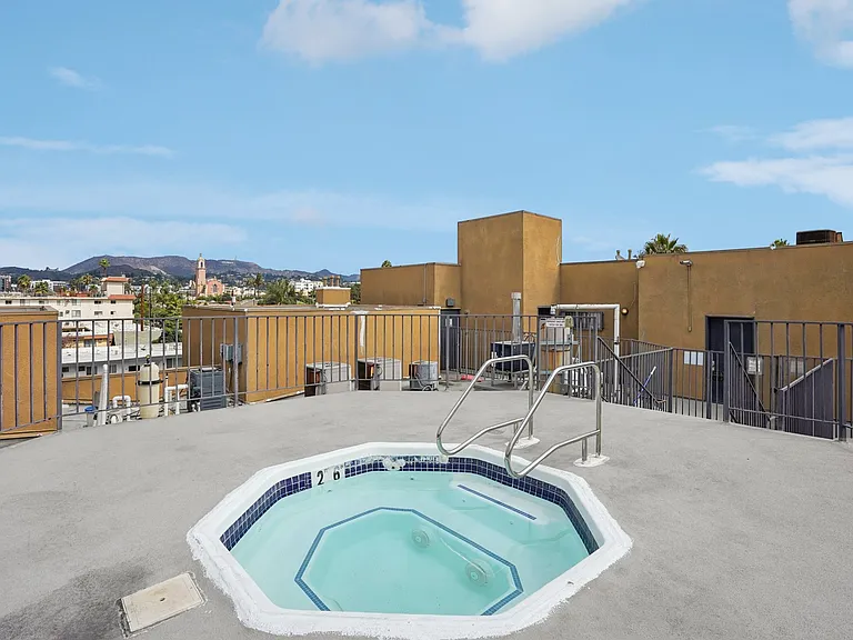 Meridian Hollywood — Photo 34