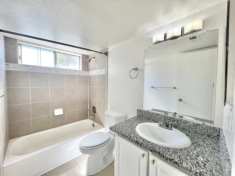 2716 F Street — Photo 9
