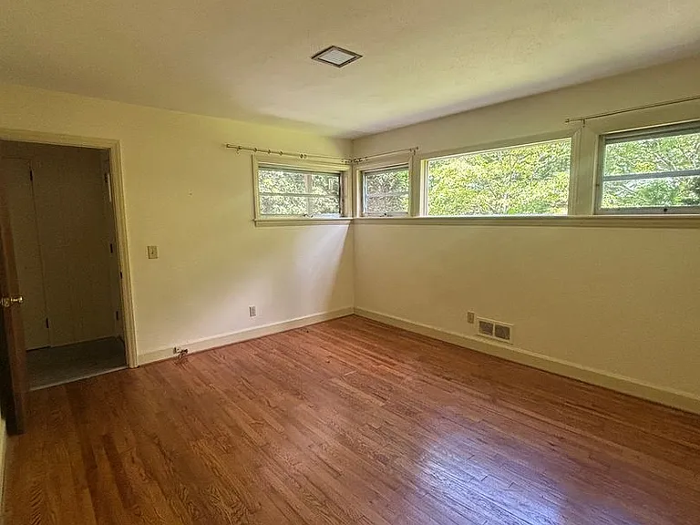 21 Red Bird Rd — Photo 6