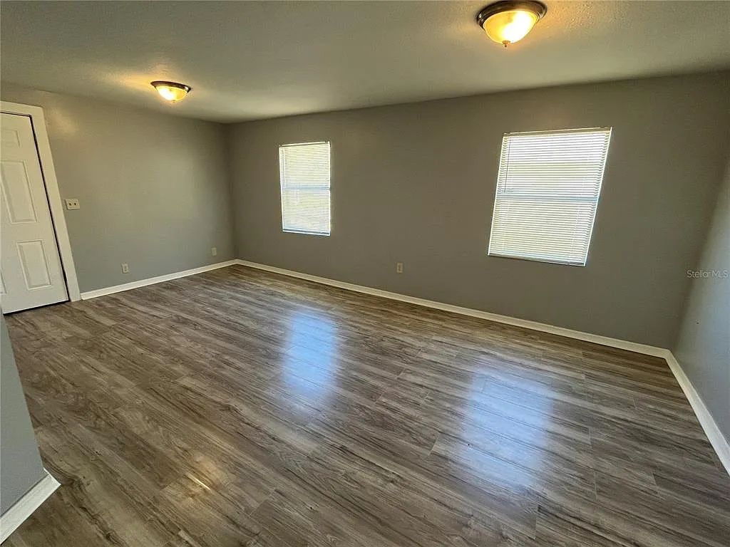 2 bed, 1.0 bath, 816 sqft, $1,279 — Photo 2