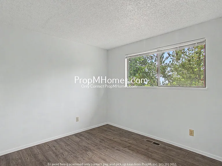 810 SW Spring Ln — Photo 15