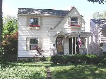 130 Winthrop Rd photo 1