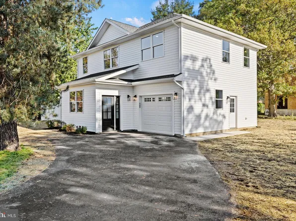 1612 Edgely Ave, Levittown, PA 19057