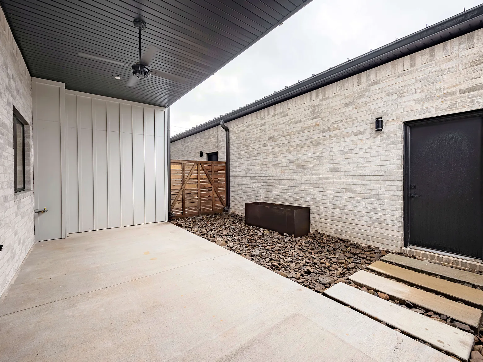 Parkside Row — Photo 3