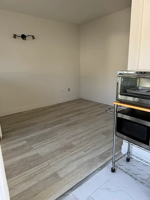 1 bed, 300 sqft, $1,600 — Photo 2