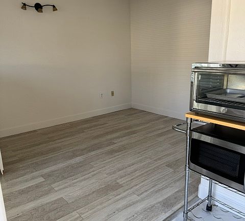 2nd image of 407 California St