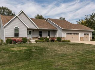 245 Coach St, Robins, IA 52328