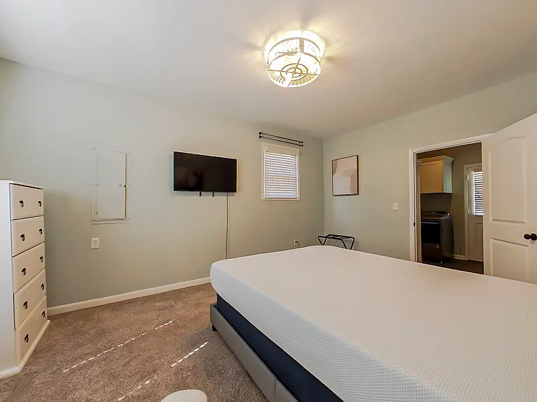 1117 Eisenhower Dr — Photo 20