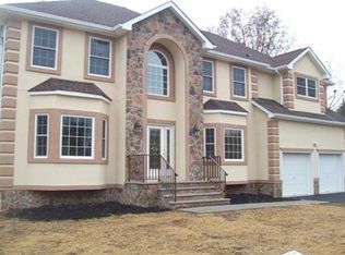 61 Mount Pleasant Ave, Edison, NJ 08820