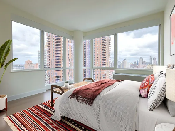 450 West 42nd Street image 3 of 26