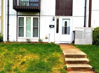 123 Willow Pl, Sterling, VA 20164