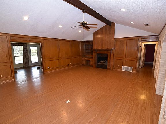 3rd image of 801 Weston Ct
