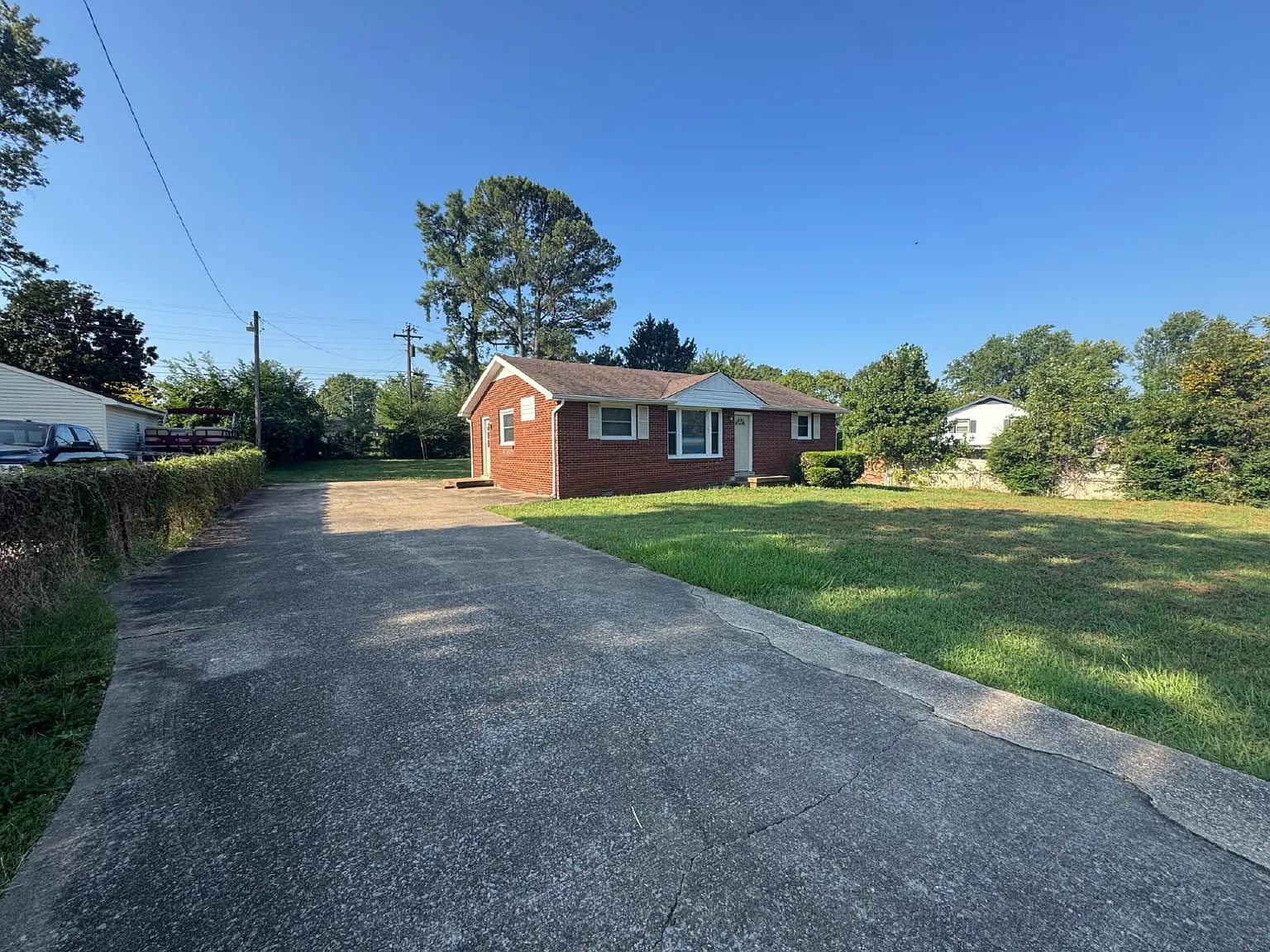 3 bed, 1.0 bath, 1114 sqft, $1,225 — Photo 2