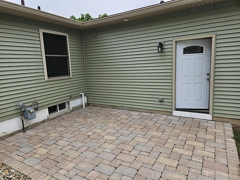 3401 Clover Hills Dr — Photo 3