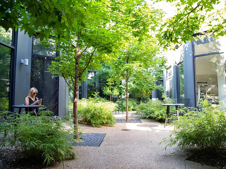 40 Hague Apartments — Photo 10