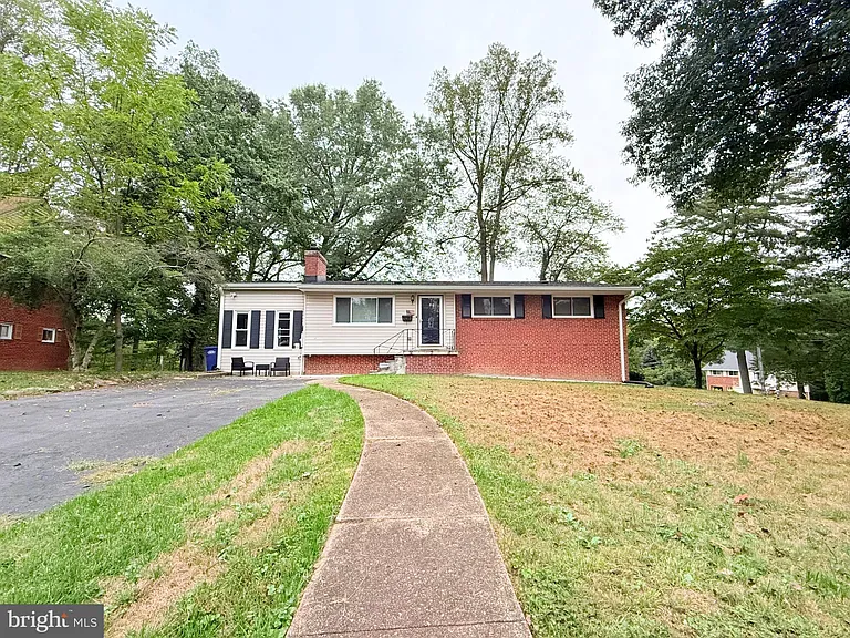 6910 Fern Pl — Photo 1