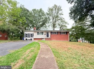 6910 Fern Pl, Annandale, VA 22003