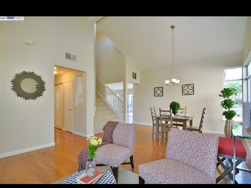 2nd image of 7 Burlwood Ct