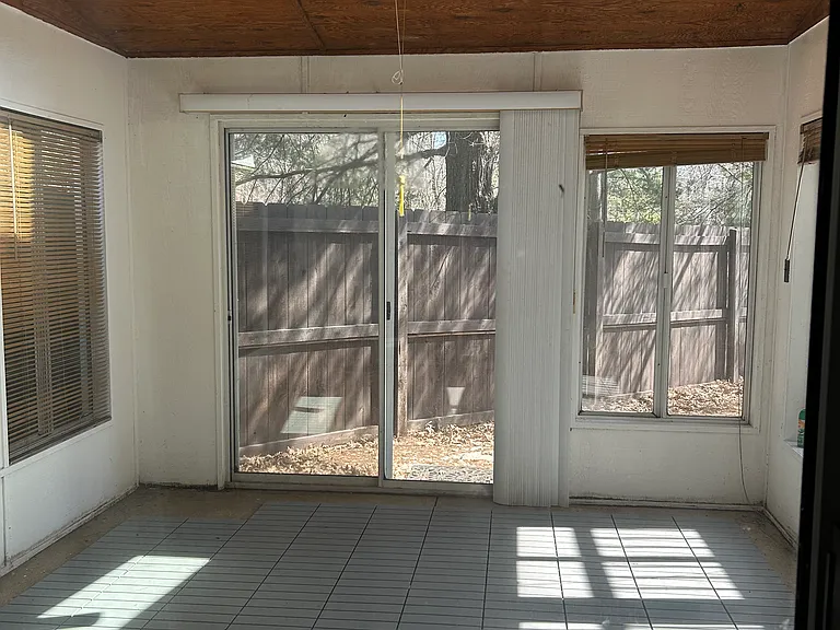 406 Whitree Ln — Photo 20