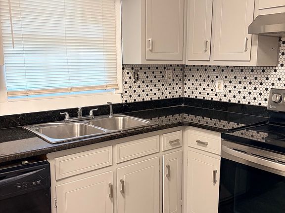 5th image of 3241 Delmar Ln NW