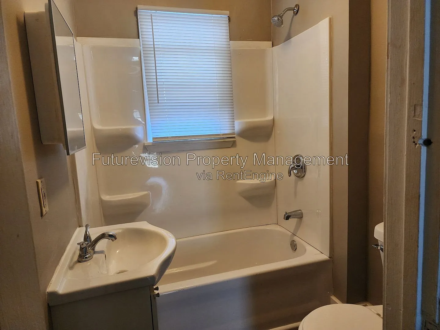 Studio, 1.0 bath, $1,100 — Photo 4