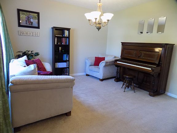 Living Room/ Formal Dining