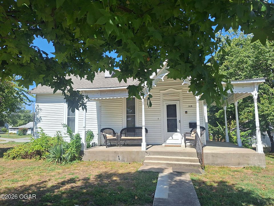 1st image of 913 W Chestnut St