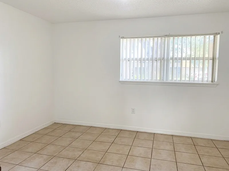 900 S John Young Pkwy — Photo 3
