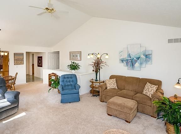 4th image of 215 Pierce Lake Dr